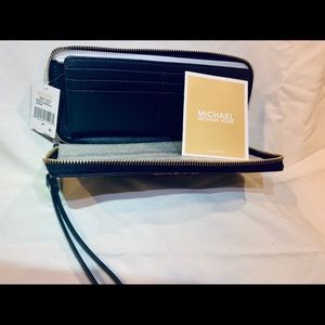 MICHAEL MICHAEL KORS
Leather Continental Wristlet